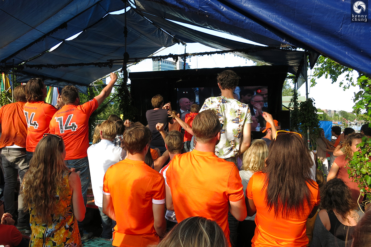 Fans at Hannekes Boom cheering for the Netherlands in the World Cup