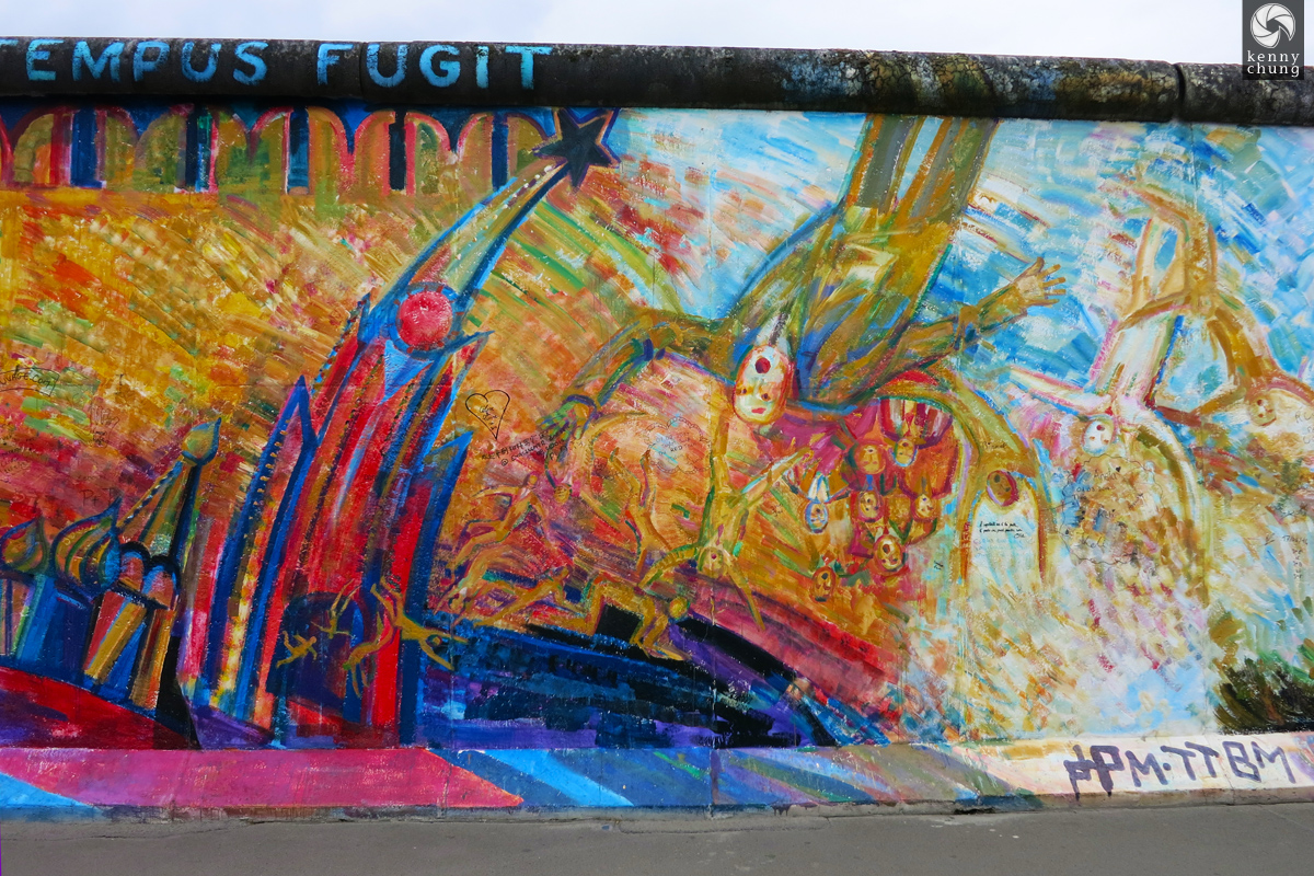Tempus Fugit street art at East Side Gallery