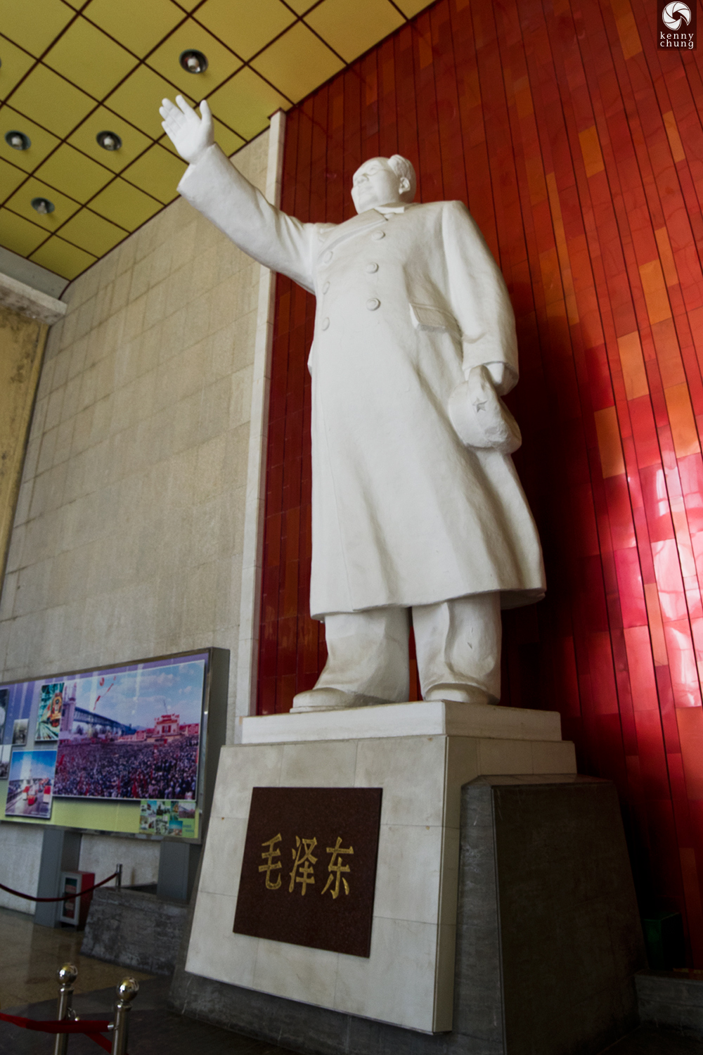 Chairman Mao Statue at Nanjing Changjiang