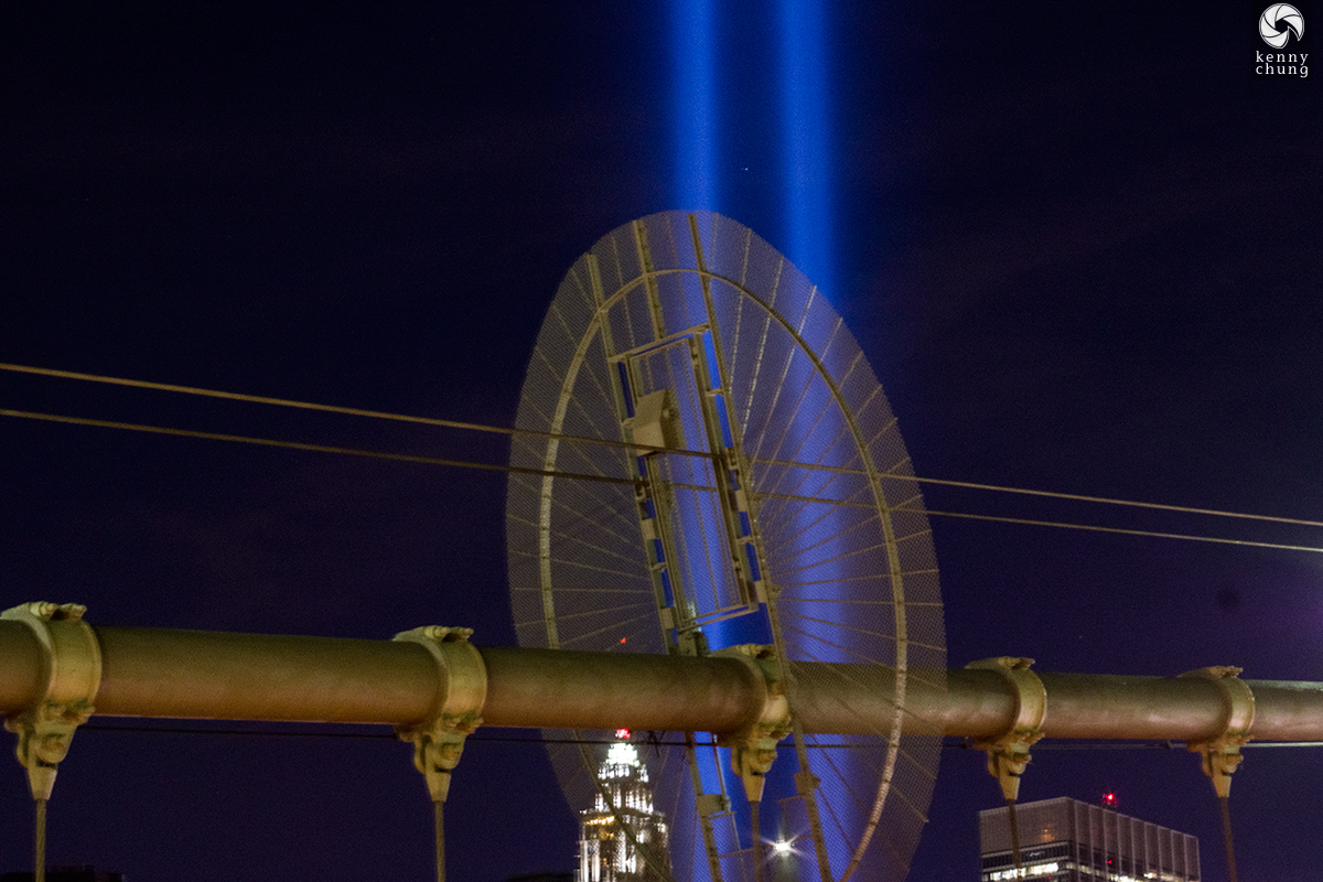 Tribute in Light 2016 through the Brooklyn Bridge